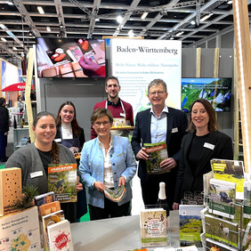 Vertreter der Naturparke Baden-Württembergs mit Staatssekretärin Sabine Kurtz (3. von links).
