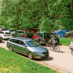 Viel Verkehr am Sonntag auf dem Mönchberger Sattel bei Herrenberg. Fotos: Factum/Simon Granville