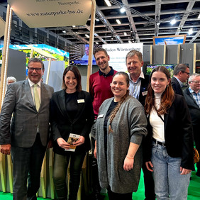 Vertreter der Naturparke Baden-Württembergs mit Minister Peter Hauk (ganz links).