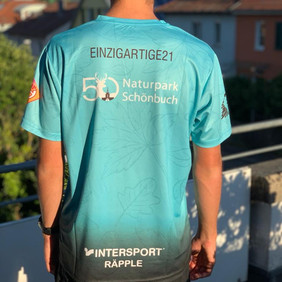 Ein Geburtstagsgruß an den Naturpark ziert die diesjährigen Lauf-Shirts Diesjähriges Lauf-Shirt mit Jubiläumslogo des Naturparks