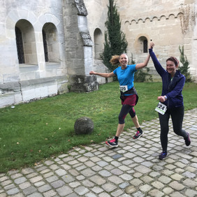 Zwei Teilnehmerinnen beenden erfolgreich den Forstsportlauf 2023