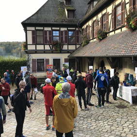 Anmeldetische beim Forstsportlauf 2023