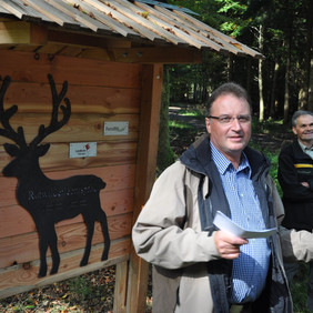 Landrat Walter bei der Eröffnungsansprache, im Hintergrund Alexander Köberle