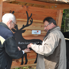 Landrat Joachim Walter mit Revierleiter Rainer Pohl