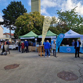 Der Stand des Naturparks Schönbuch auf dem Streuobstwiesenfest in Weil im Schönbuch (Foto: Matthias Glück, Naturpark Schönbuch).