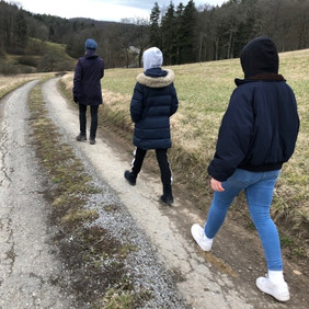 Bei Gegenverkehr Platz machen - am besten im Gänsemarsch.
